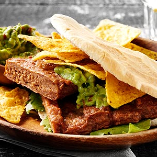 Pitabroodje Carrero met guacemole en nachos